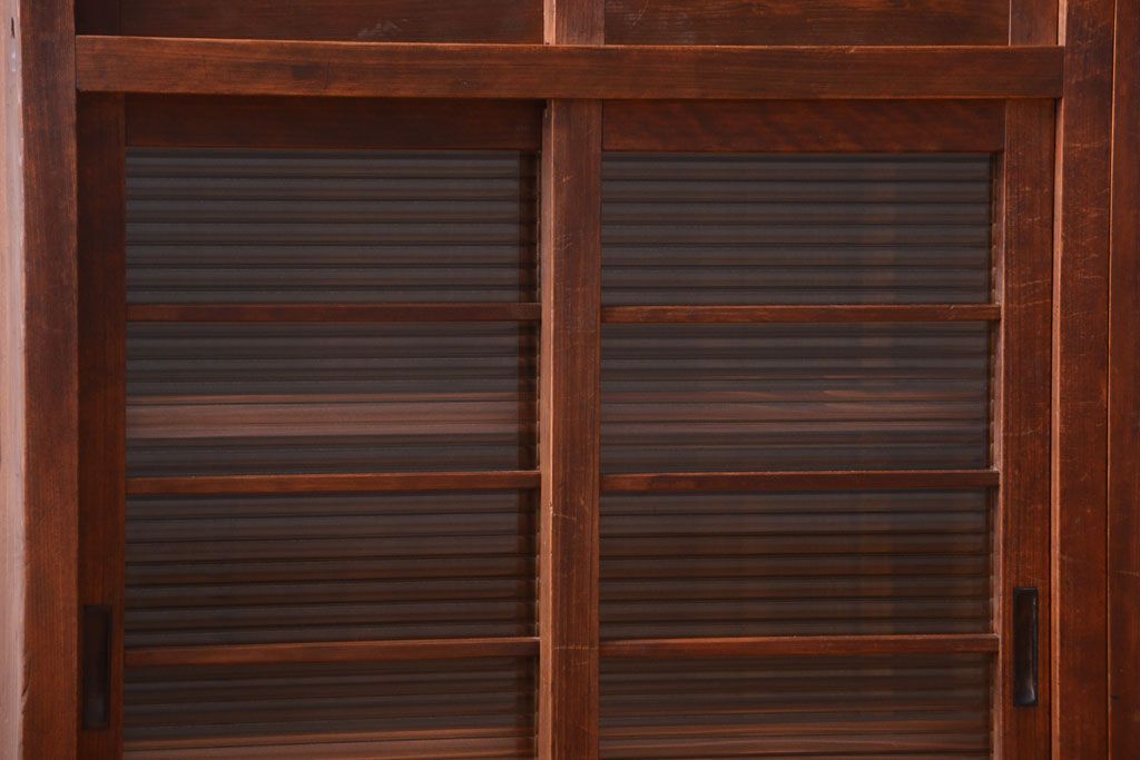 レトロ家具　昭和レトロ　モールガラス入り!古い木製の収納棚(下駄箱)(1)