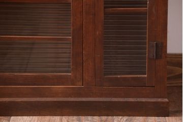 レトロ家具　昭和レトロ　モールガラス入り!古い木製の収納棚(下駄箱)(1)