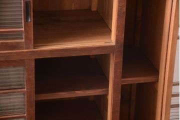 レトロ家具　昭和レトロ　モールガラス入り!古い木製の収納棚(下駄箱)(1)