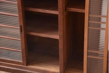 レトロ家具　昭和レトロ　モールガラス入り!古い木製の収納棚(下駄箱)(1)