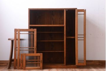 レトロ家具　昭和レトロ　モールガラス入り!古い木製の収納棚(下駄箱)(2)