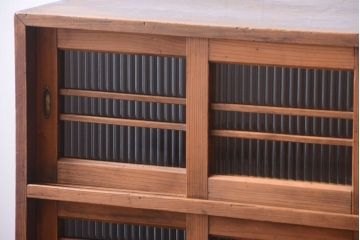 レトロ家具　昭和レトロ　モールガラス入り!古い木製の収納棚(下駄箱)(2)