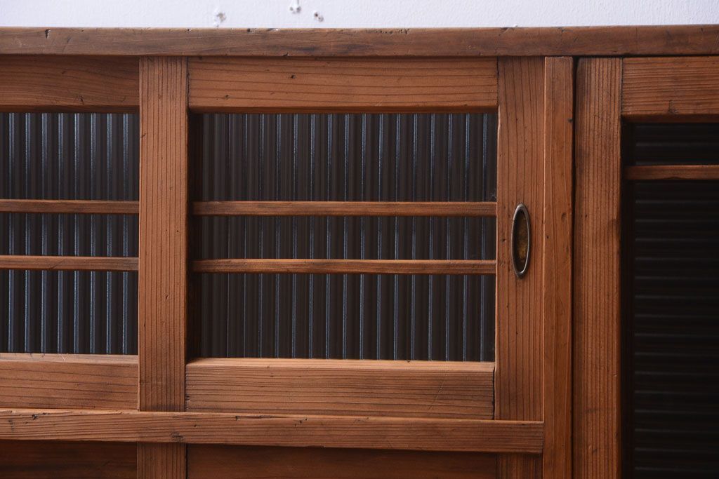 レトロ家具　昭和レトロ　モールガラス入り!古い木製の収納棚(下駄箱)(2)