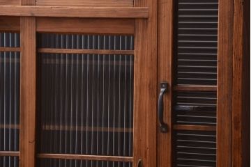 レトロ家具　昭和レトロ　モールガラス入り!古い木製の収納棚(下駄箱)(2)