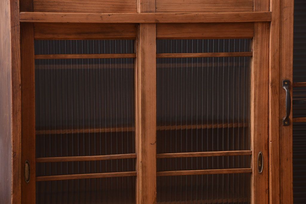 レトロ家具　昭和レトロ　モールガラス入り!古い木製の収納棚(下駄箱)(2)