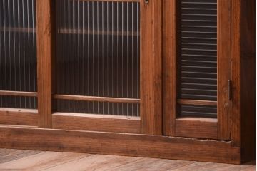 レトロ家具　昭和レトロ　モールガラス入り!古い木製の収納棚(下駄箱)(2)
