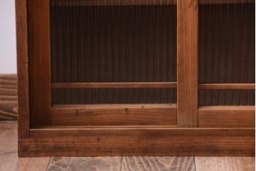 レトロ家具　昭和レトロ　モールガラス入り!古い木製の収納棚(下駄箱)(2)