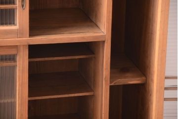 レトロ家具　昭和レトロ　モールガラス入り!古い木製の収納棚(下駄箱)(2)