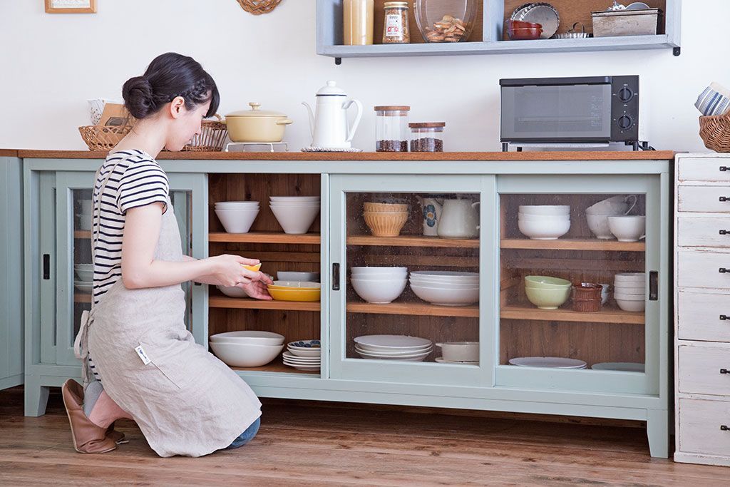 アンティーク家具　アンティークペイント　気泡ガラス入り!4枚扉のカウンターテーブル(2)