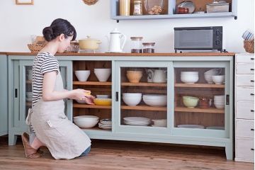 アンティーク家具　アンティークペイント　気泡ガラス入り!4枚扉のカウンターテーブル(2)