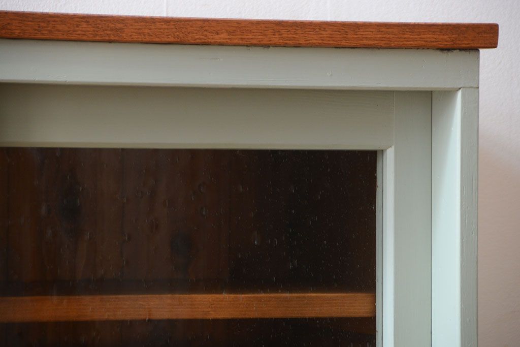 アンティーク家具　アンティークペイント　気泡ガラス入り!4枚扉のカウンターテーブル(2)