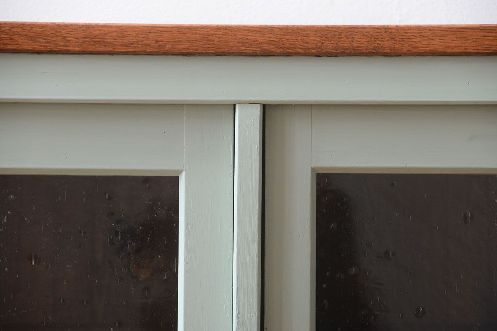 アンティーク家具　アンティークペイント　気泡ガラス入り!4枚扉のカウンターテーブル(2)