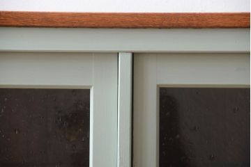 アンティーク家具　アンティークペイント　気泡ガラス入り!4枚扉のカウンターテーブル(2)