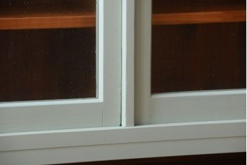 アンティーク家具　アンティークペイント　気泡ガラス入り!4枚扉のカウンターテーブル(2)