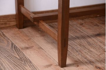 レトロ家具　和製アンティーク　ダイヤガラス入り!古いカバ材製のレトロな片袖机(勉強机・デスク)