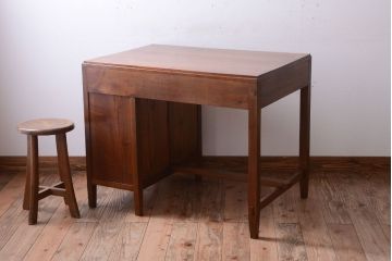 レトロ家具　和製アンティーク　ダイヤガラス入り!古いカバ材製のレトロな片袖机(勉強机・デスク)