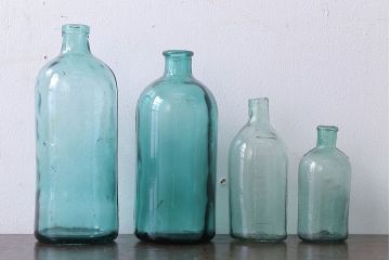 アンティーク雑貨　昭和レトロ　青色ガラス瓶4本セット(ビン)