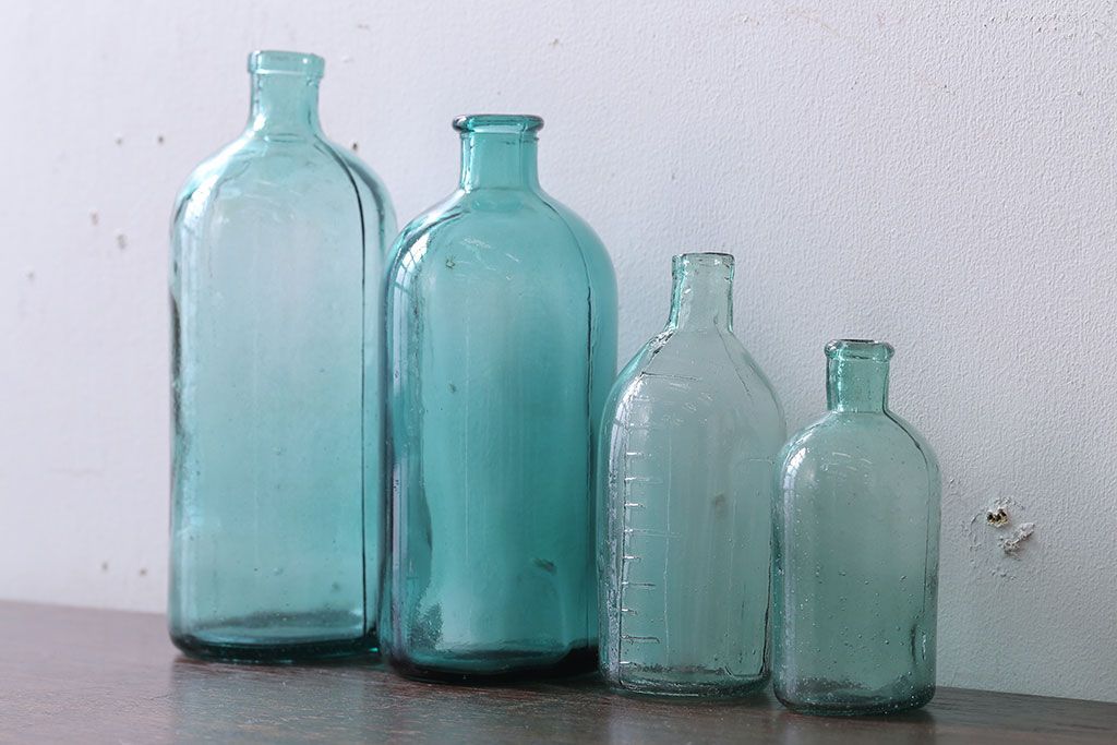 アンティーク雑貨　昭和レトロ　青色ガラス瓶4本セット(ビン)