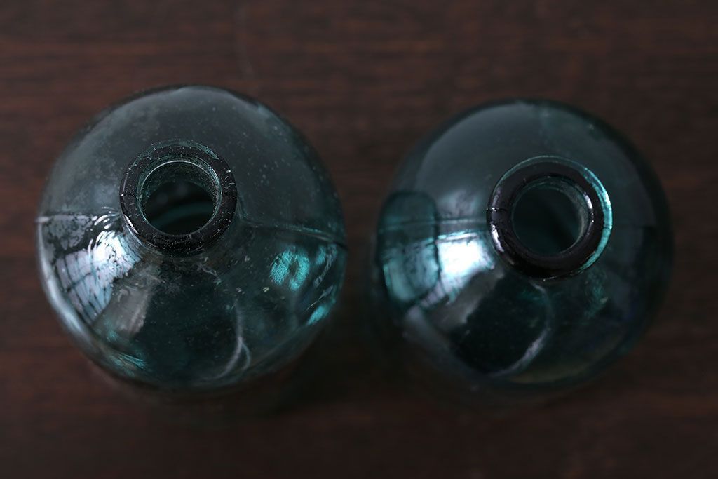 アンティーク雑貨　昭和レトロ　青色ガラス瓶4本セット(ビン)