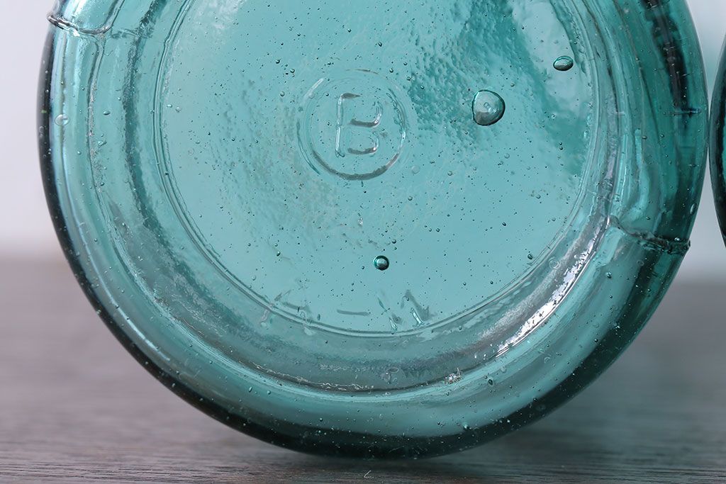 アンティーク雑貨　昭和レトロ　青色ガラス瓶4本セット(ビン)