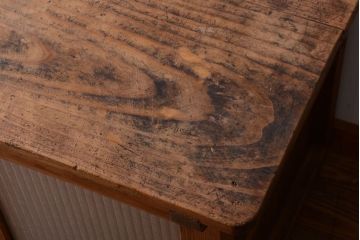 アンティーク家具　和製アンティーク　古い木味の銀モールガラス戸カウンターテーブル