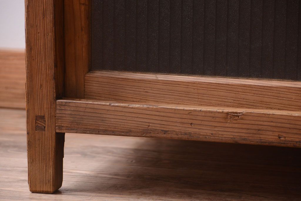 アンティーク家具　和製アンティーク　古い木味の銀モールガラス戸カウンターテーブル