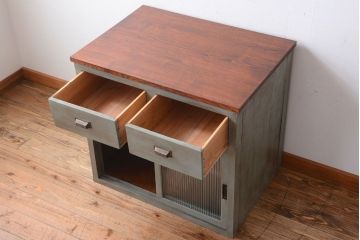 アンティーク家具　アンティークペイント　モールガラス入り!天板オーク材の収納棚(カウンターテーブル)