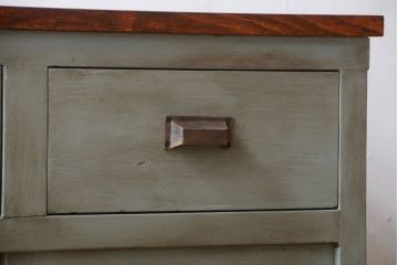 アンティーク家具　アンティークペイント　モールガラス入り!天板オーク材の収納棚(カウンターテーブル)