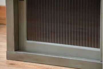 アンティーク家具　アンティークペイント　モールガラス入り!天板オーク材の収納棚(カウンターテーブル)