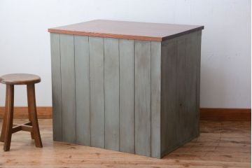 アンティーク家具　アンティークペイント　モールガラス入り!天板オーク材の収納棚(カウンターテーブル)