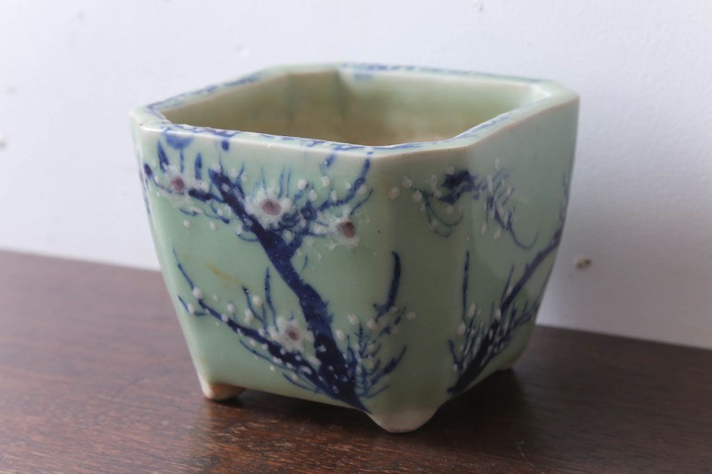 アンティーク雑貨　古民具・骨董　梅の図　小さな青磁植木鉢(八角型)