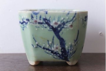 アンティーク雑貨　古民具・骨董　梅の図　小さな青磁植木鉢(八角型)
