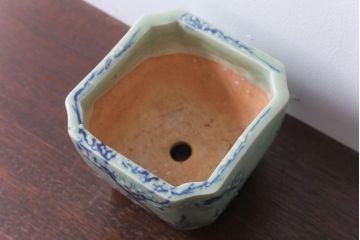 アンティーク雑貨　古民具・骨董　梅の図　小さな青磁植木鉢(八角型)