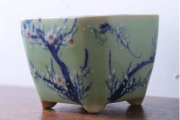 アンティーク雑貨　古民具・骨董　梅の図　小さな青磁植木鉢(八角型)