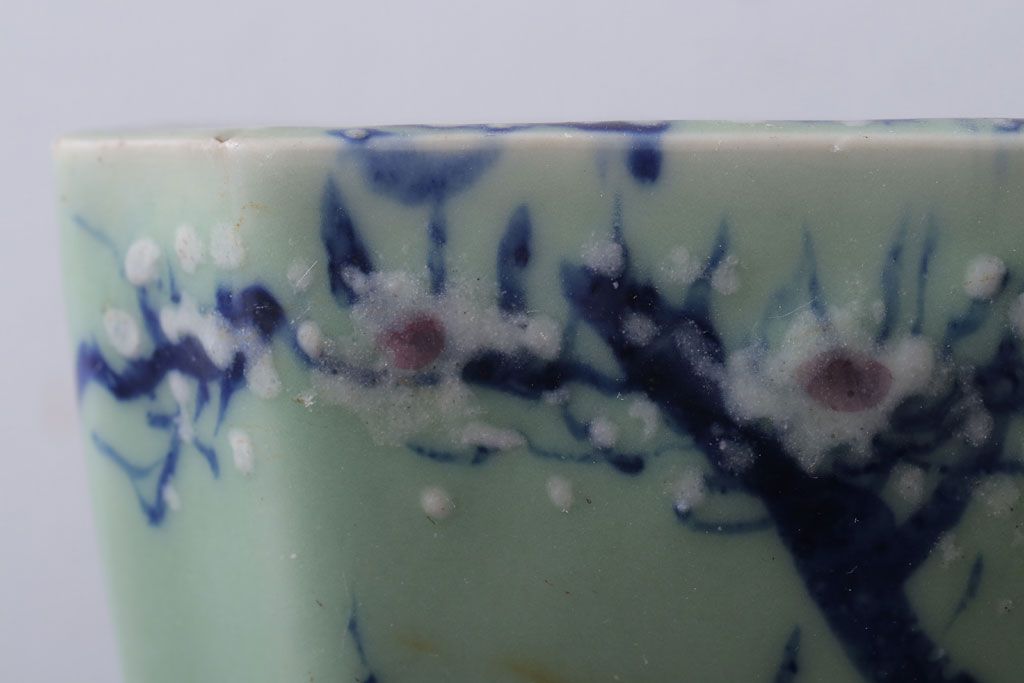 アンティーク雑貨　古民具・骨董　梅の図　小さな青磁植木鉢(八角型)