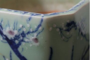 アンティーク雑貨　古民具・骨董　梅の図　小さな青磁植木鉢(八角型)
