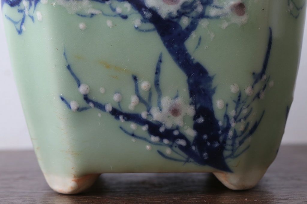 アンティーク雑貨　古民具・骨董　梅の図　小さな青磁植木鉢(八角型)