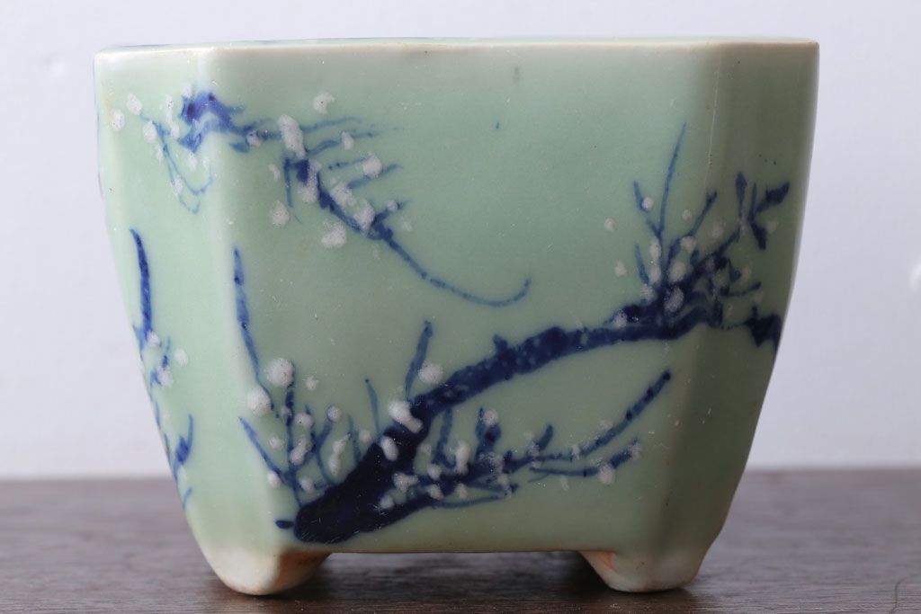アンティーク雑貨　古民具・骨董　梅の図　小さな青磁植木鉢(八角型)