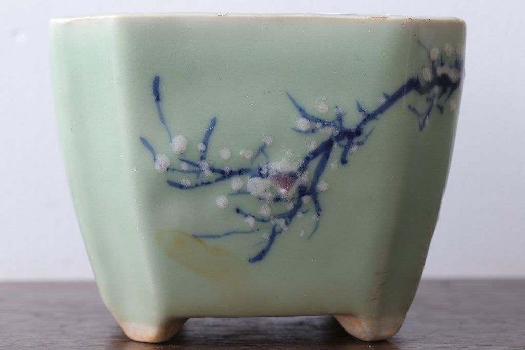 アンティーク雑貨　古民具・骨董　梅の図　小さな青磁植木鉢(八角型)