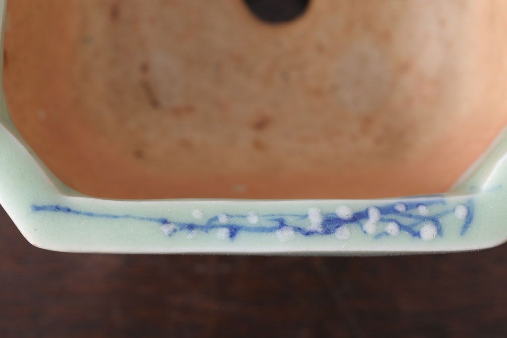 アンティーク雑貨　古民具・骨董　梅の図　小さな青磁植木鉢(八角型)