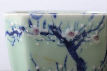 アンティーク雑貨　古民具・骨董　梅の図　小さな青磁植木鉢(八角型)