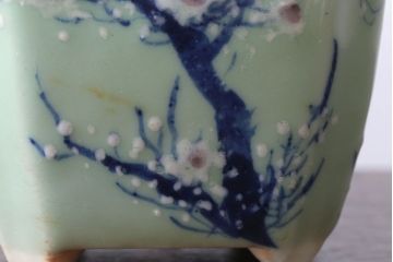 アンティーク雑貨　古民具・骨董　梅の図　小さな青磁植木鉢(八角型)