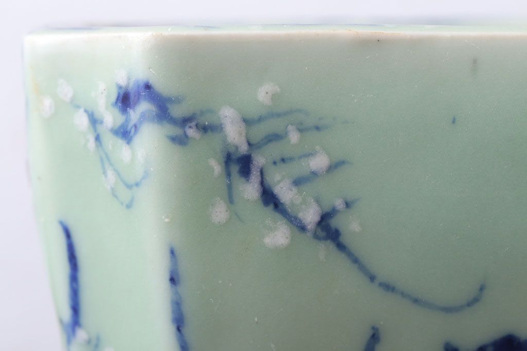 アンティーク雑貨　古民具・骨董　梅の図　小さな青磁植木鉢(八角型)