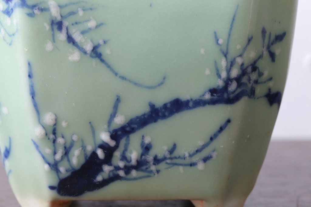 アンティーク雑貨　古民具・骨董　梅の図　小さな青磁植木鉢(八角型)
