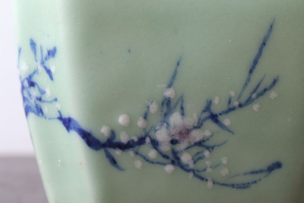 アンティーク雑貨　古民具・骨董　梅の図　小さな青磁植木鉢(八角型)