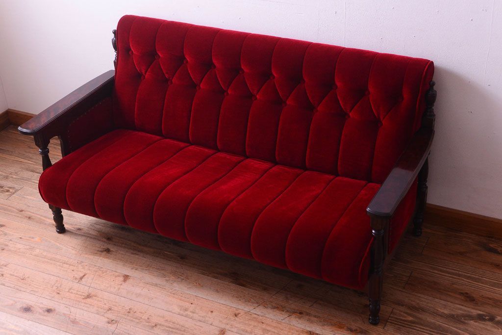 ヴィンテージ家具　ビンテージ　上品なデザイン!赤色布地の高級ソファ