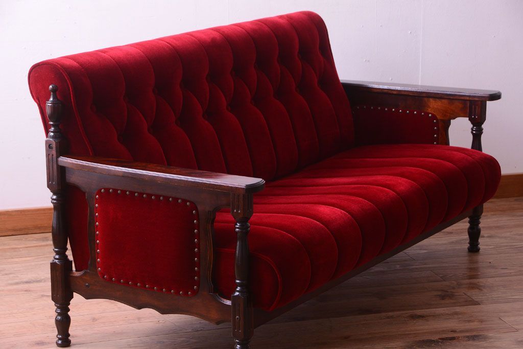 ヴィンテージ家具　ビンテージ　上品なデザイン!赤色布地の高級ソファ