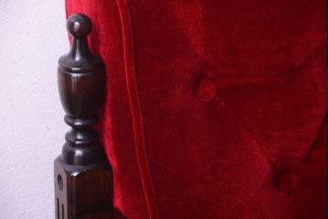 ヴィンテージ家具　ビンテージ　上品なデザイン!赤色布地の高級ソファ