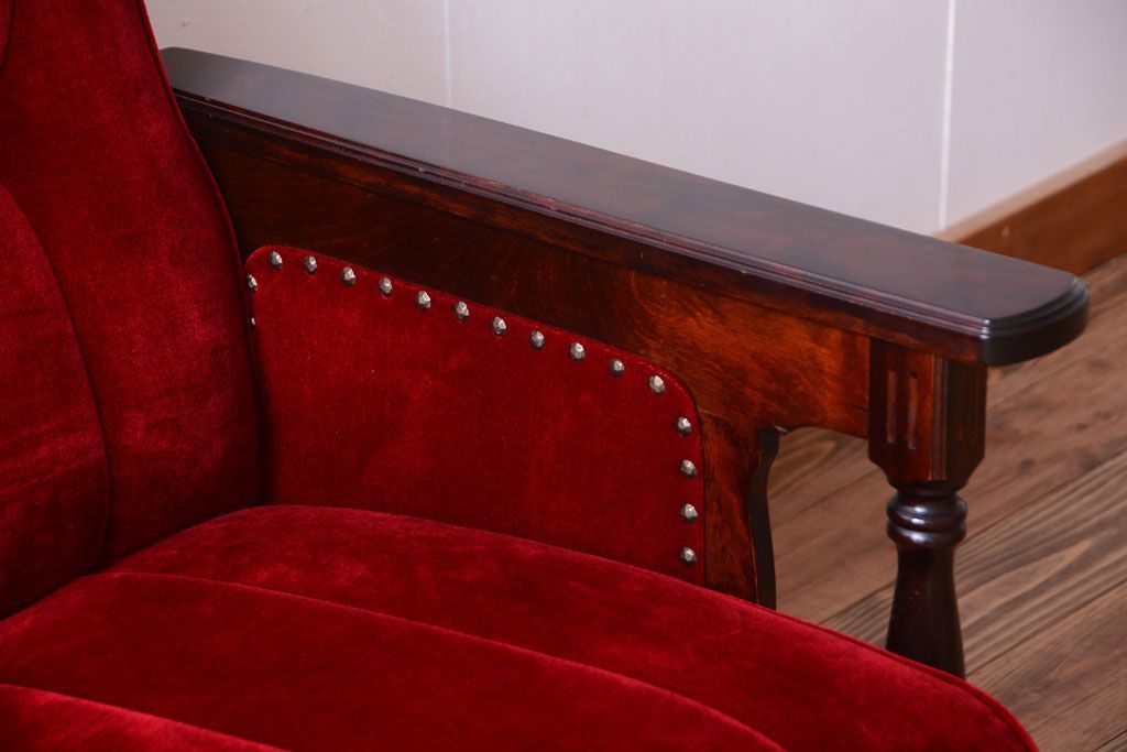 ヴィンテージ家具　ビンテージ　上品なデザイン!赤色布地の高級ソファ