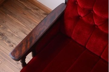 ヴィンテージ家具　ビンテージ　上品なデザイン!赤色布地の高級ソファ